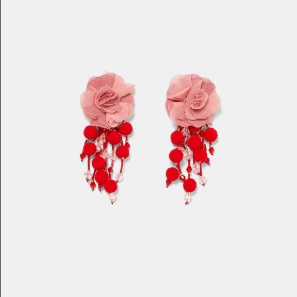 new || ZARA Flower Pompom Earrings - Picture 3 of 4